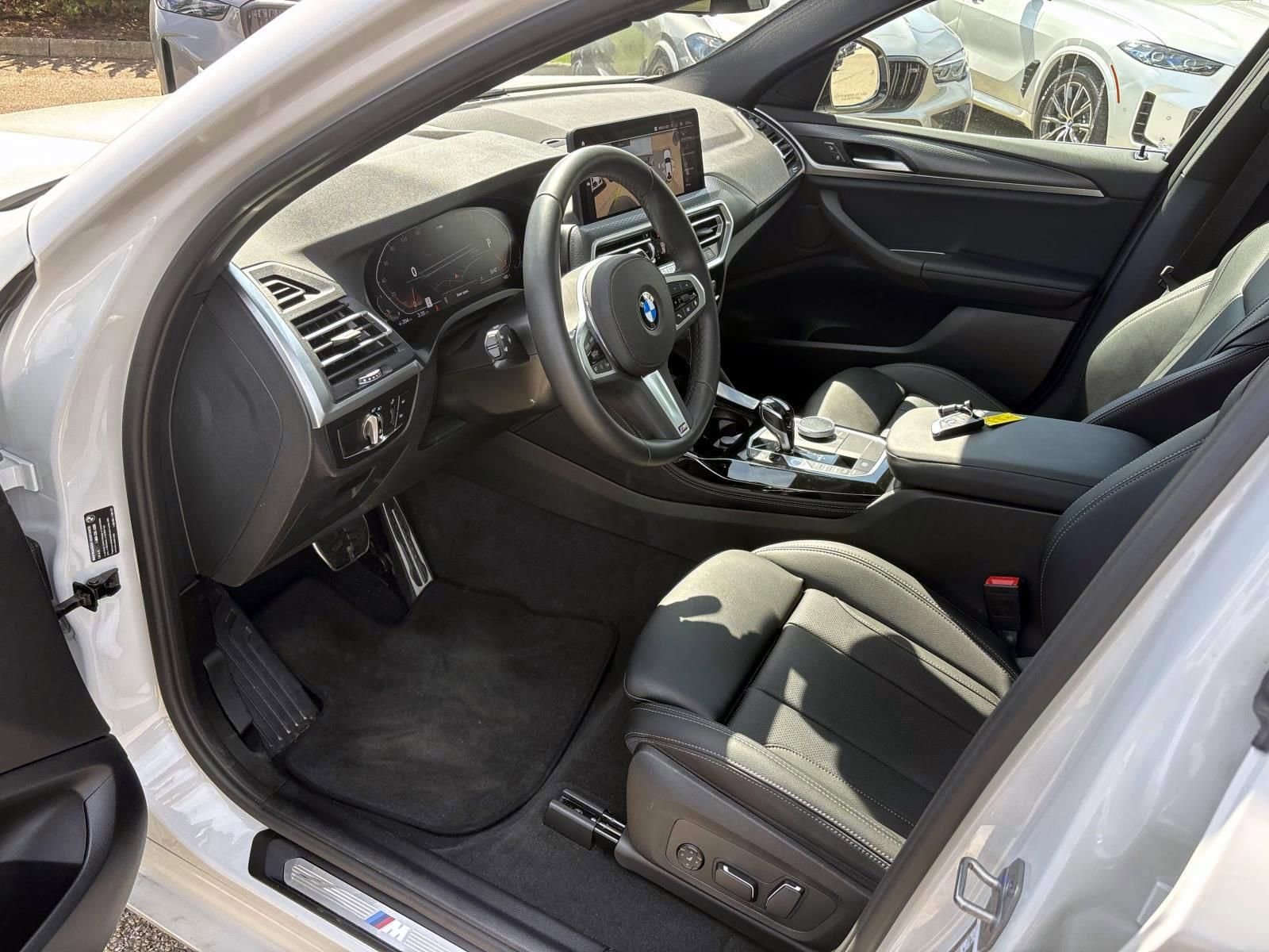Used 2025 BMW X4 xDrive30i w/ M Sport Package AWD/4WD image 25