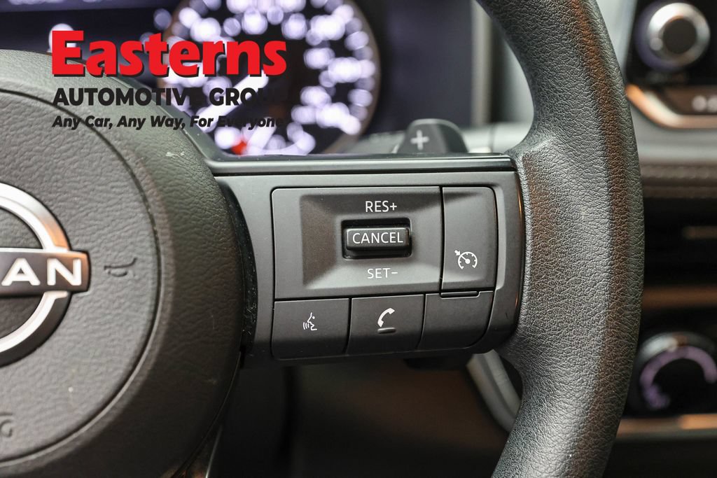 Used 2023 Nissan Rogue S AWD/4WD image 16