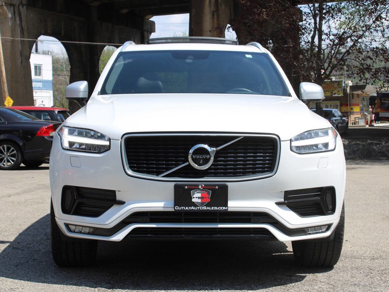 Used 2016 Volvo XC90 T6 R-Design w/ Vision Package AWD/4WD image 2