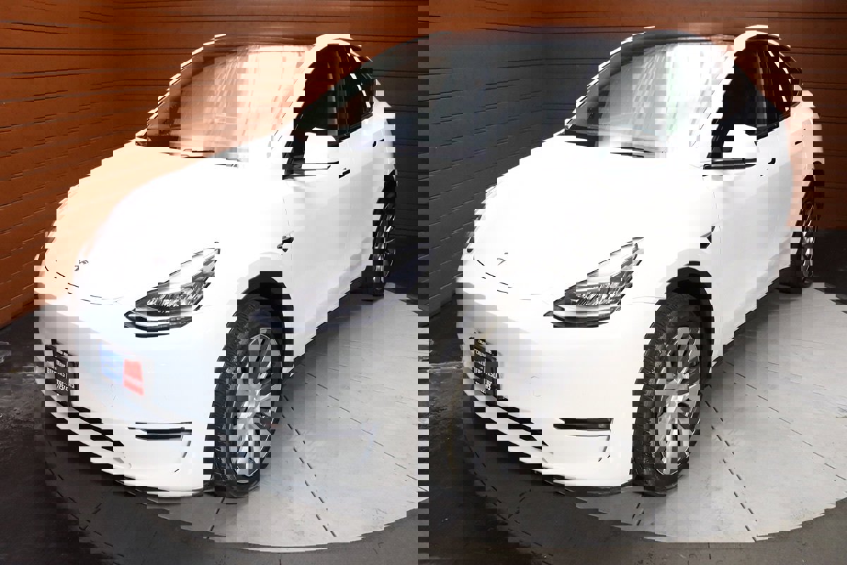 Used 2023 Tesla Model Y Long Range image 3