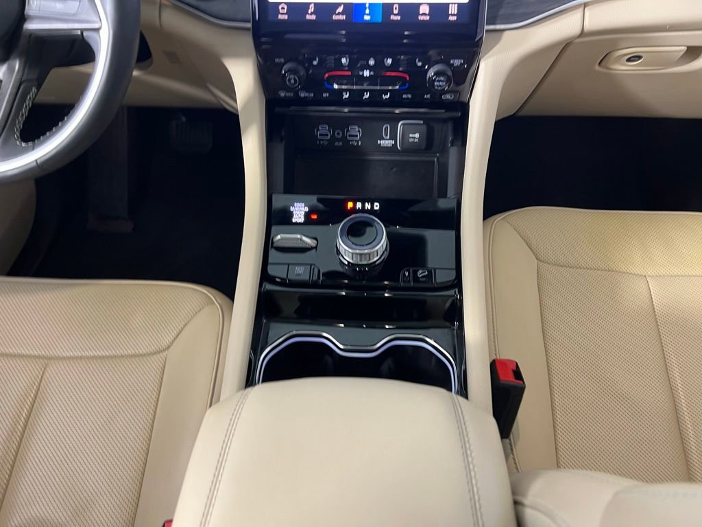 Used 2022 Jeep Grand Cherokee Limited 4xe w/ Luxury Tech Group II image 16