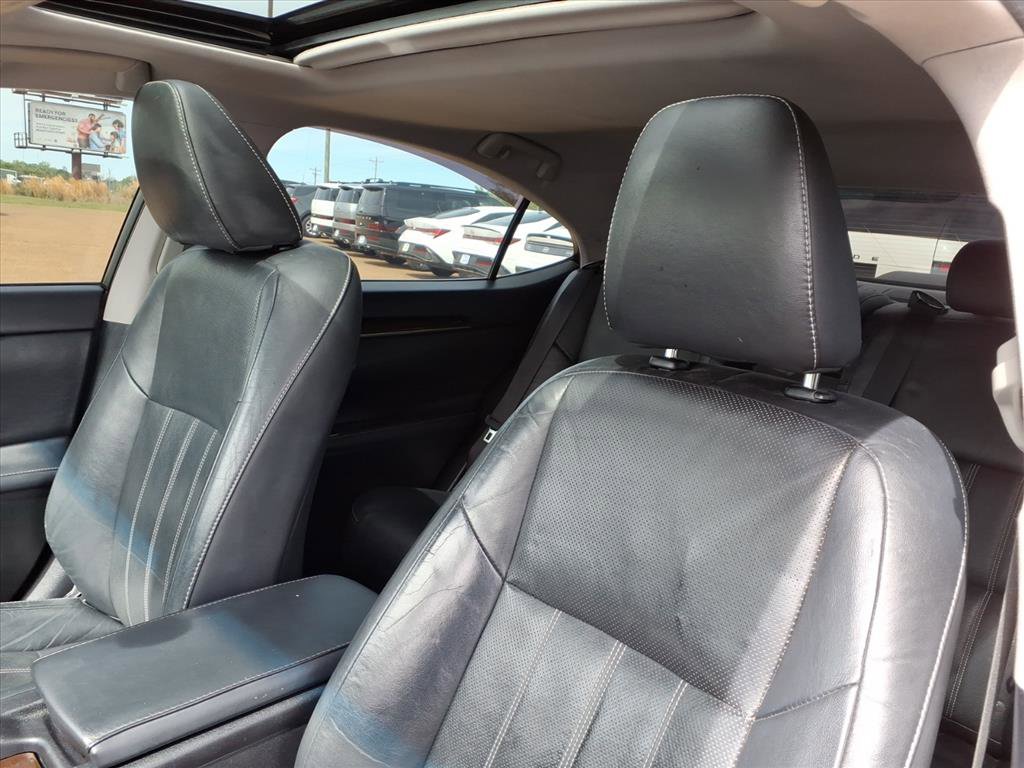 Used 2016 Lexus ES 350 w/ Luxury Package w/Wood Trim image 16