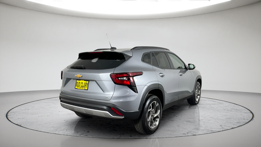 New 2026 Chevrolet Trax LT w/ LT Convenience Package FWD image 3