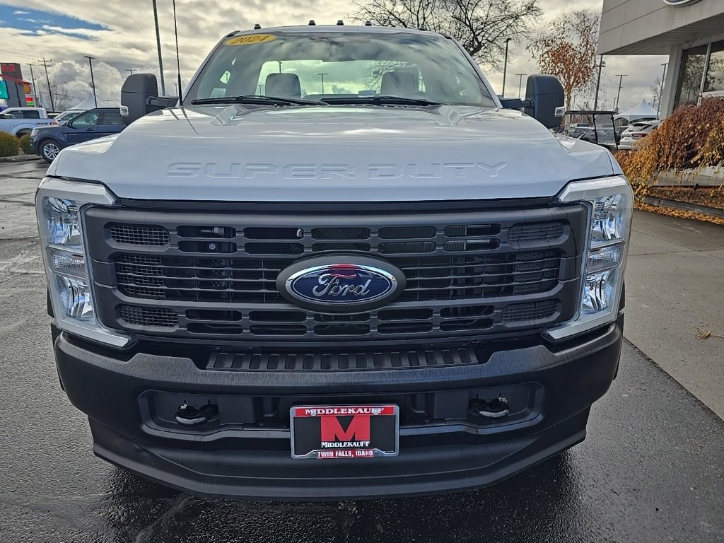 Used 2024 Ford F550 2WD Regular Cab Super Duty image 4