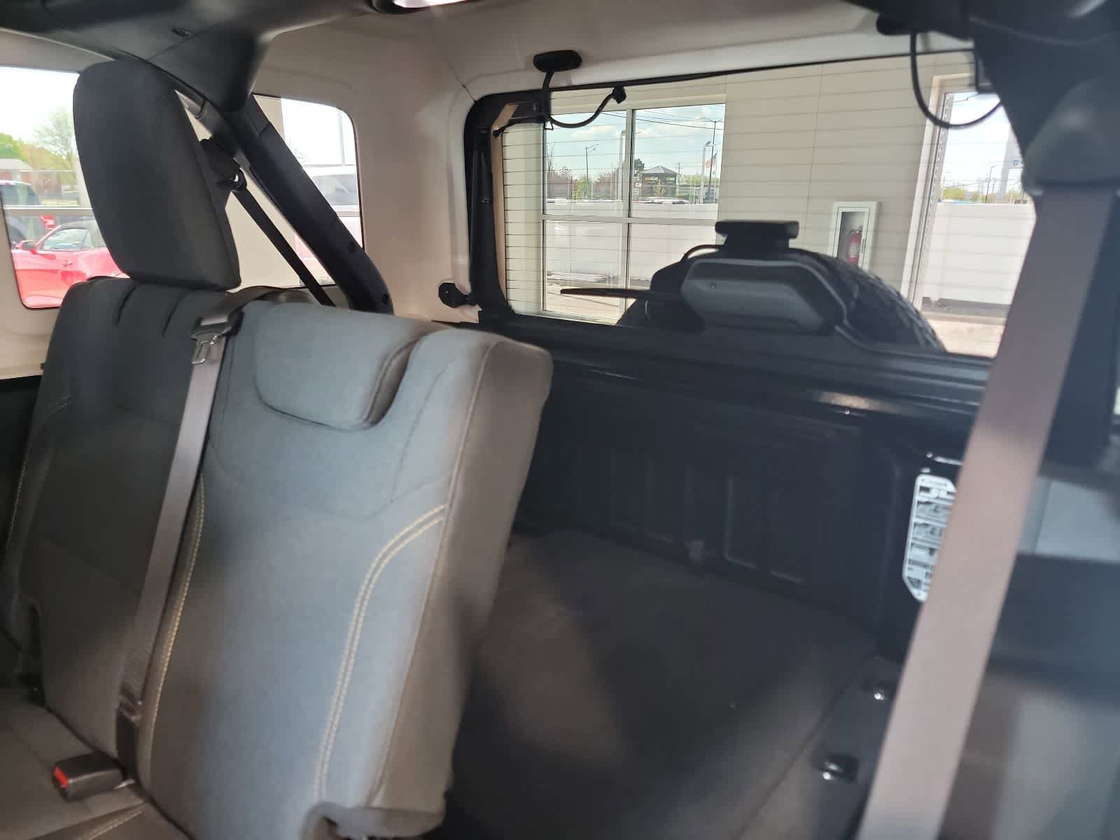 Used 2024 Jeep Wrangler Unlimited Sahara AWD/4WD image 29
