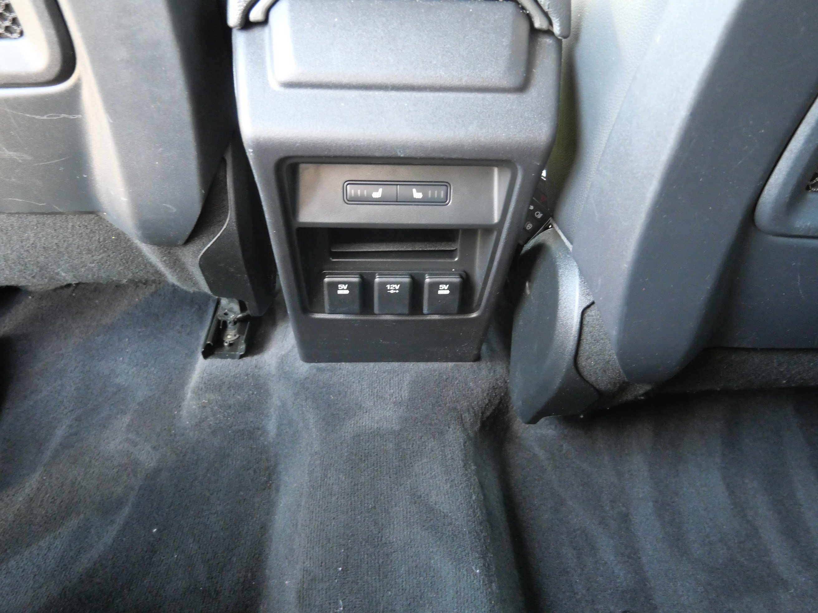 Used 2016 Land Rover Discovery Sport HSE image 18