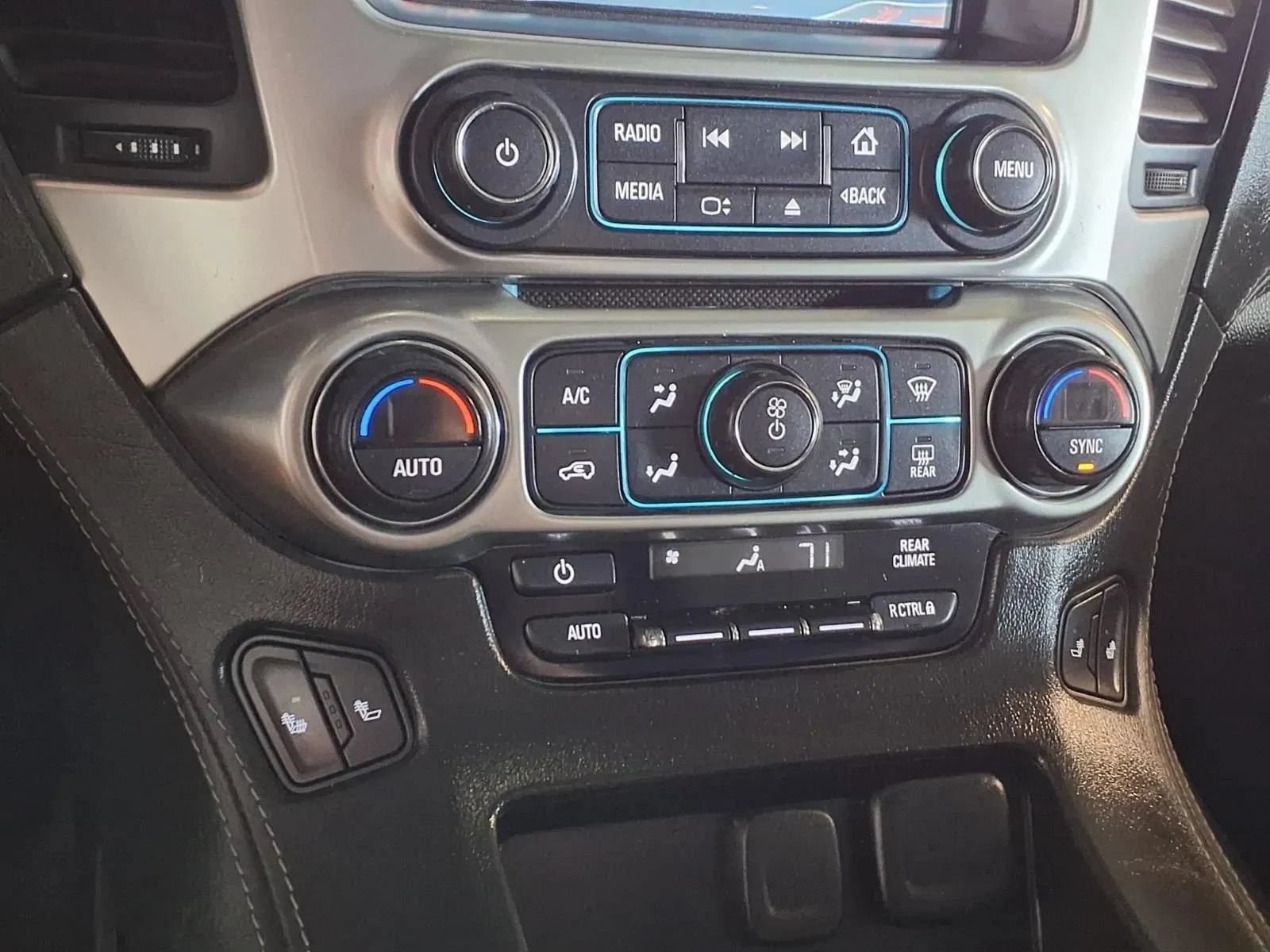 Used 2020 Chevrolet Suburban LT AWD/4WD image 25
