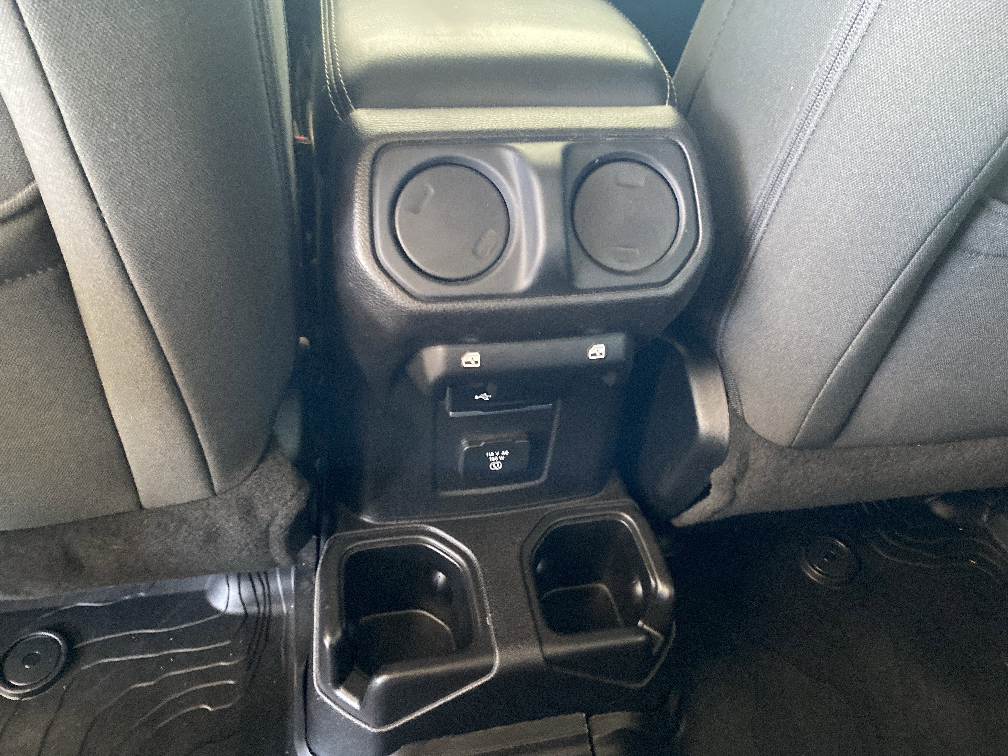 Used 2018 Jeep Wrangler Unlimited Sahara image 21