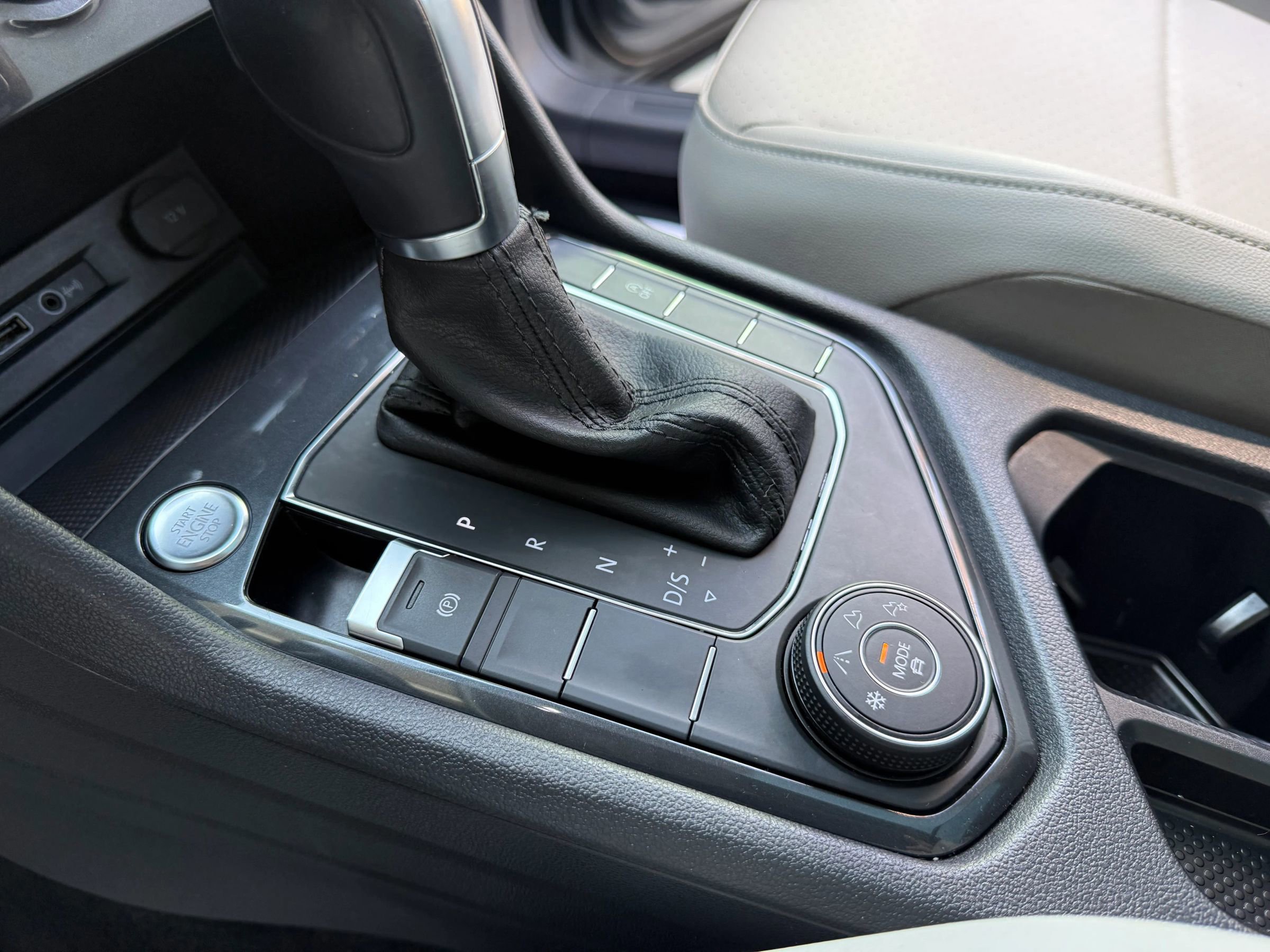 Used 2019 Volkswagen Tiguan SE w/ Panoramic Sunroof Package image 15