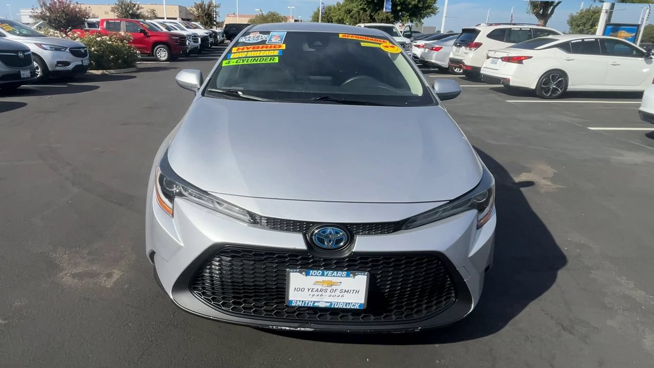 Used 2022 Toyota Corolla LE FWD image 2