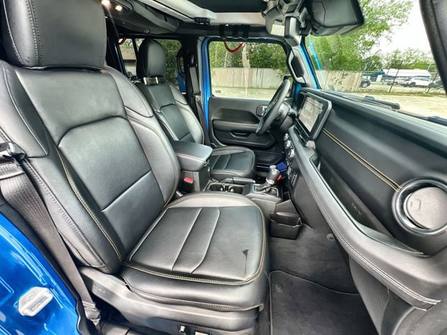 Used 2025 Jeep Wrangler Unlimited Sahara w/ Safety Group AWD/4WD image 27