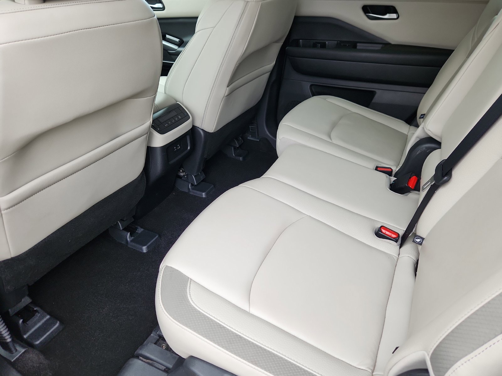 Used 2023 Nissan Pathfinder SL w/ Lighting Package (N92) AWD/4WD image 11