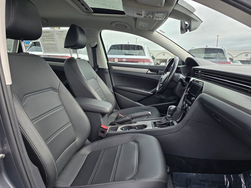 Used 2020 Volkswagen Passat 2.0T SE image 12