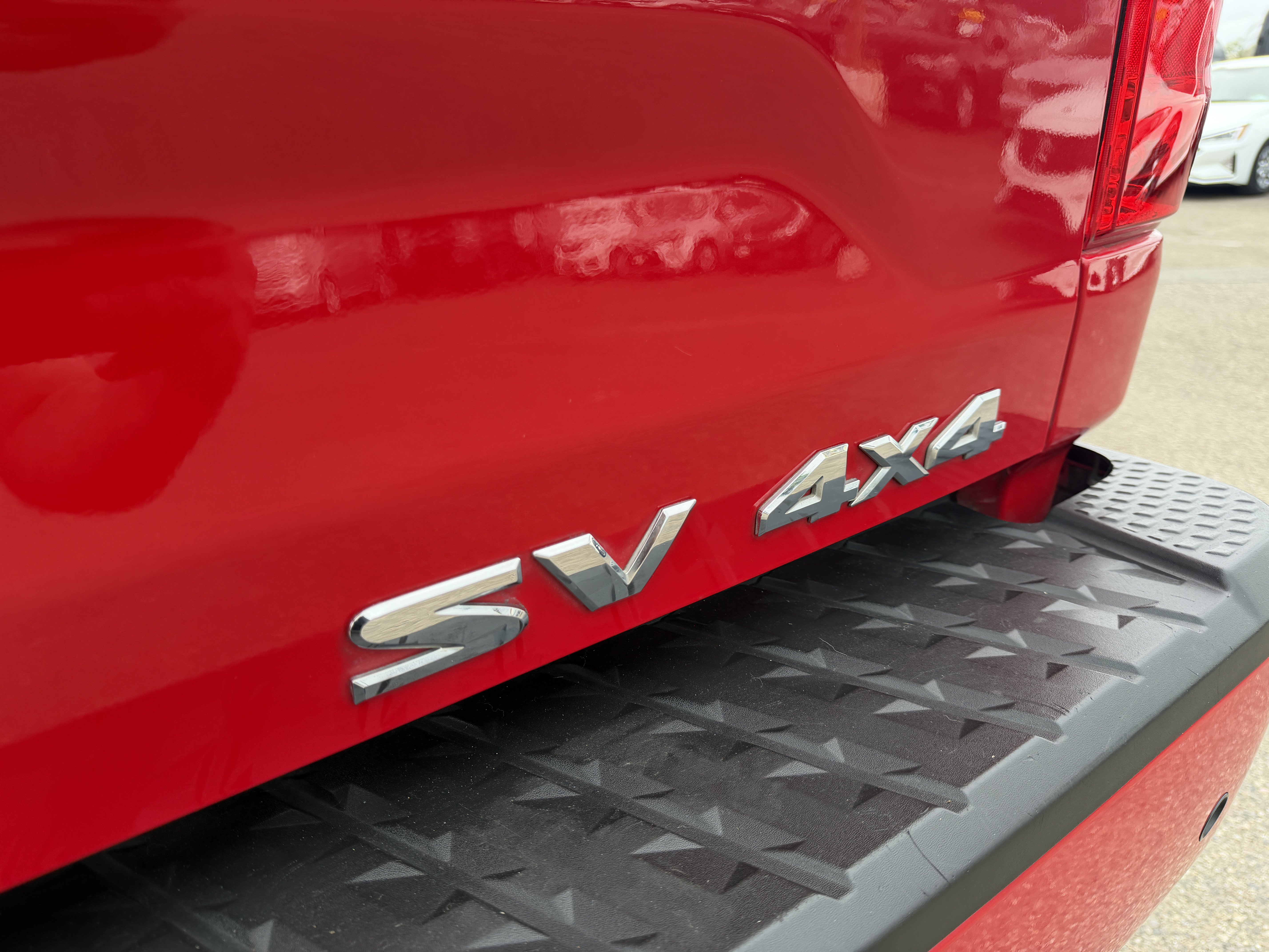 Used 2021 Nissan Titan SV w/ Accessory Utility Package image 11