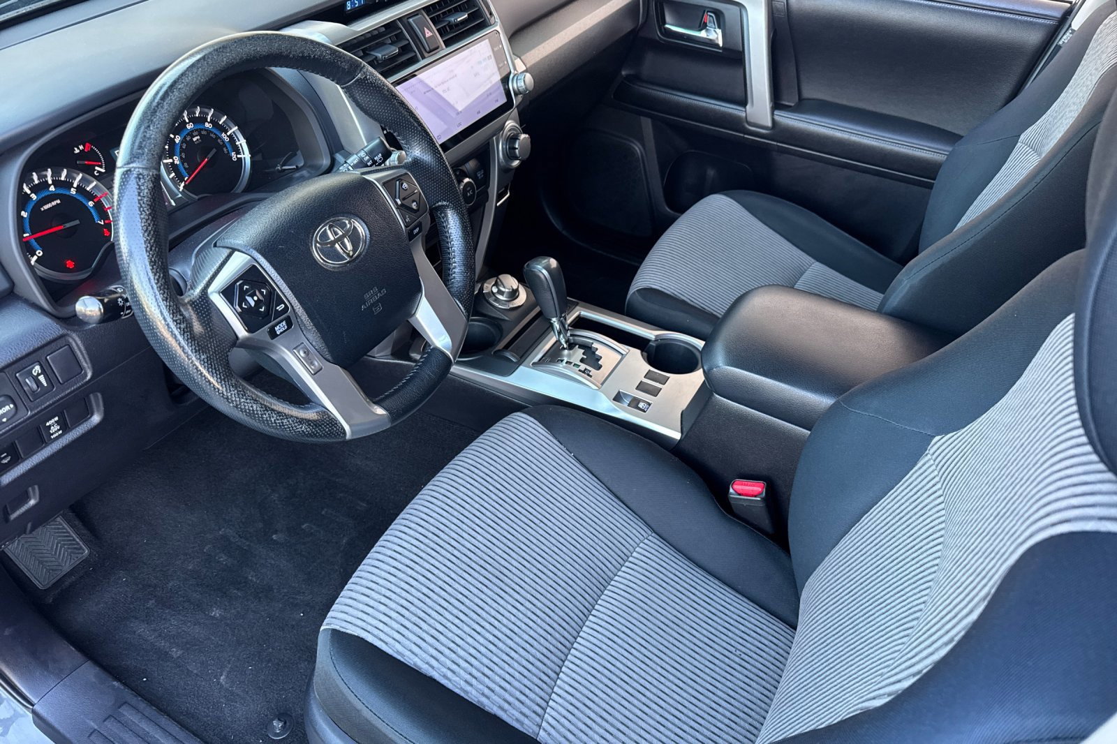 Used 2014 Toyota 4Runner SR5 AWD/4WD image 13