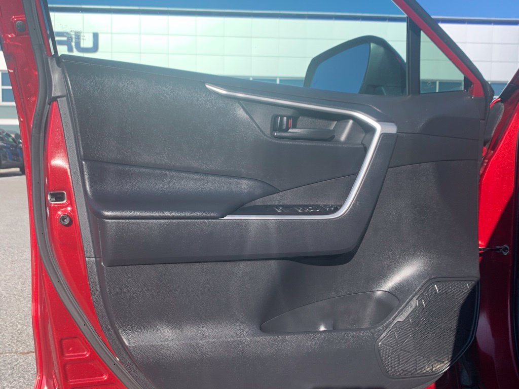 Used 2021 Toyota RAV4 LE AWD/4WD image 15
