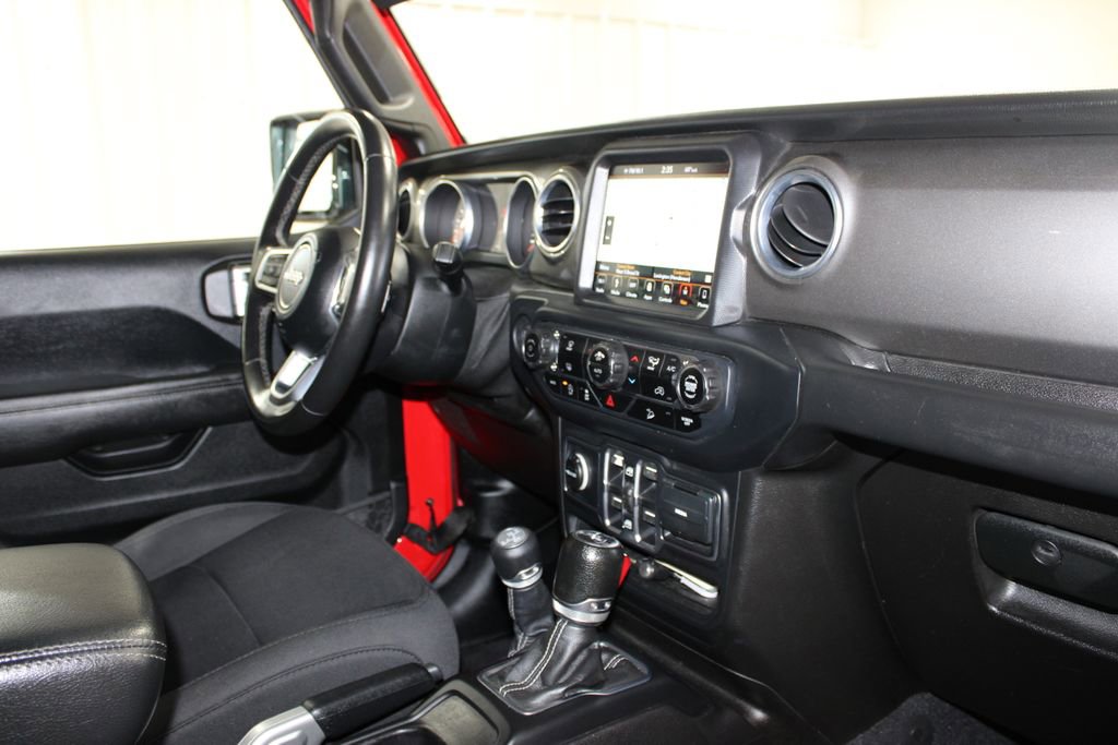 Used 2018 Jeep Wrangler Unlimited Sahara image 31