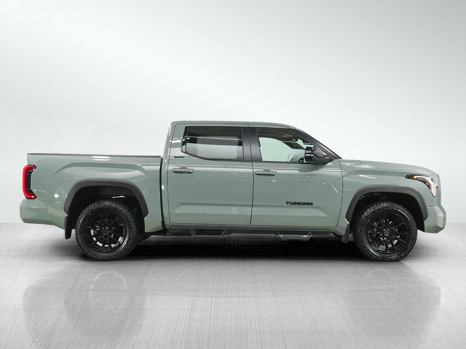 Used 2025 Toyota Tundra Limited AWD/4WD image 6