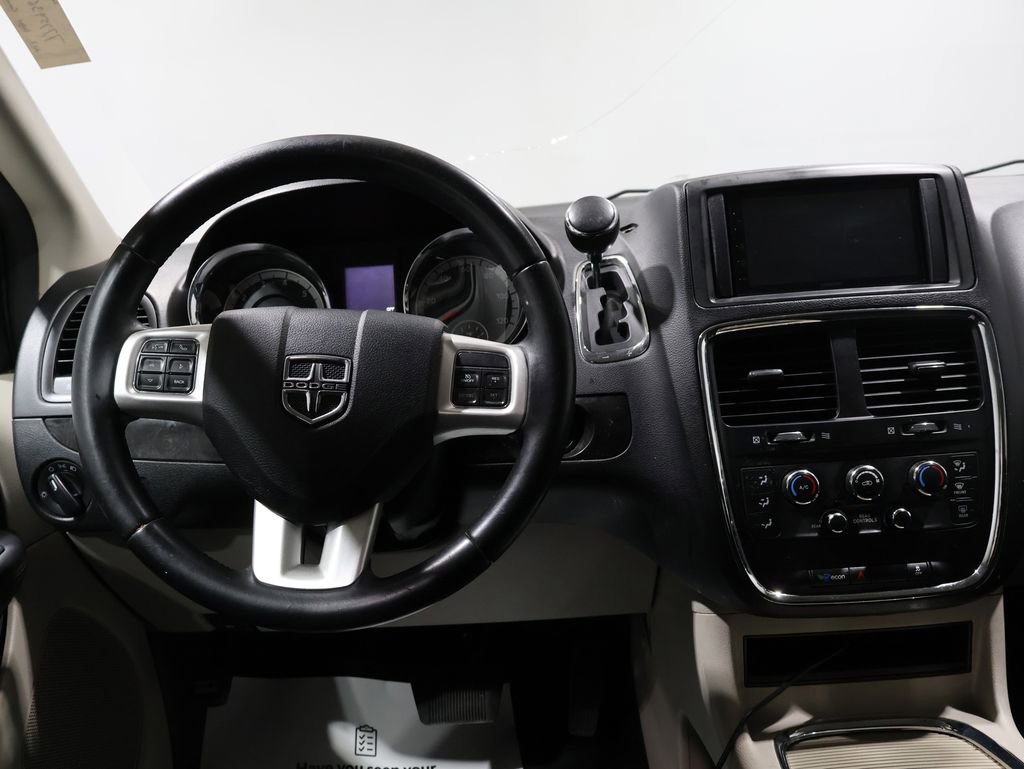 Used 2013 Dodge Grand Caravan SXT w/ UConnect Hands-Free Group image 16