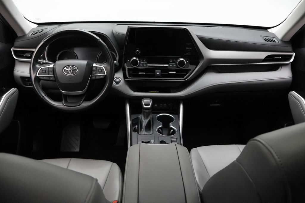 Used 2023 Toyota Highlander XLE FWD image 24