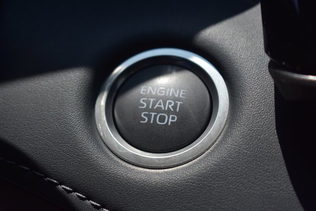 Used 2025 Toyota Highlander Limited FWD image 32