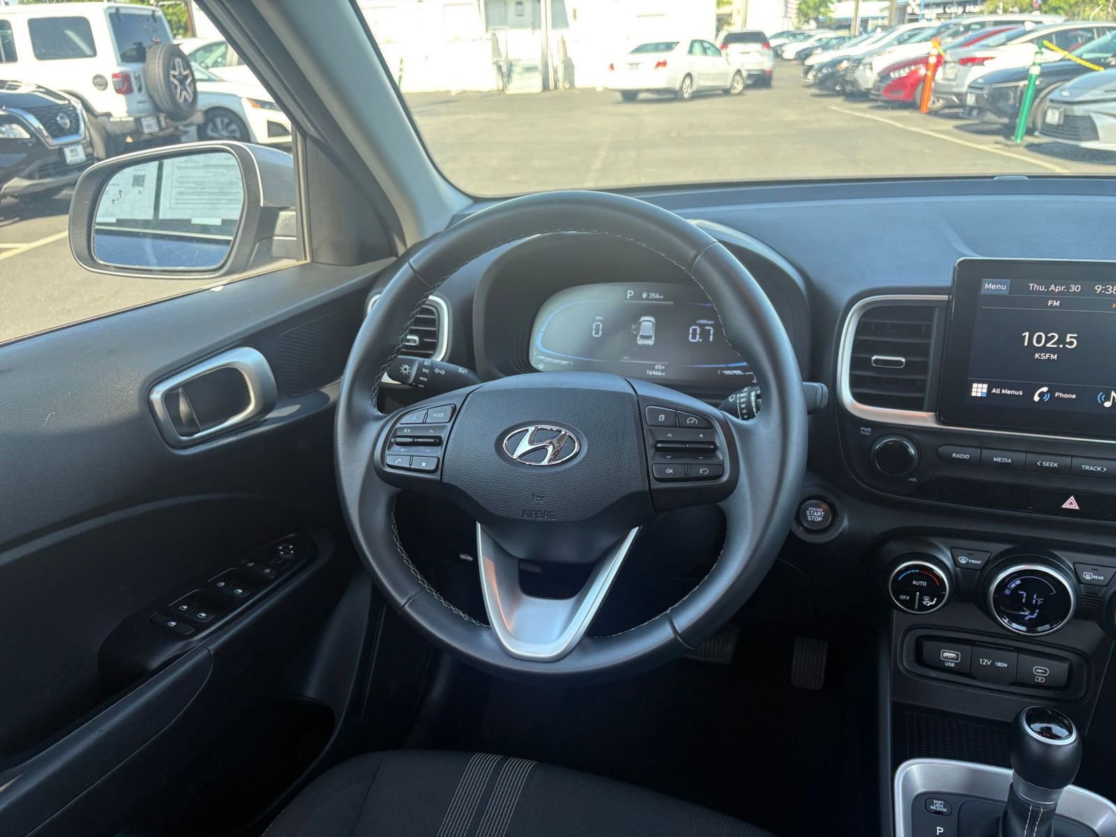 Used 2025 Hyundai Venue SEL FWD image 34