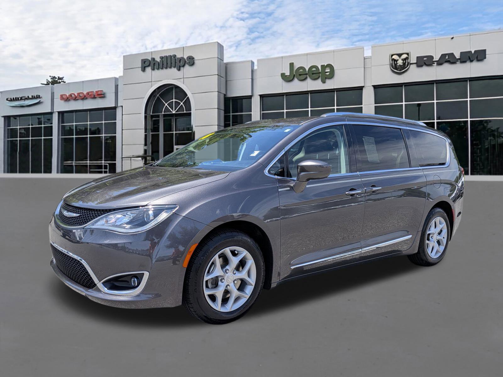 Used 2018 Chrysler Pacifica Touring-L Plus w/ Tire & Wheel Group FWD image 7