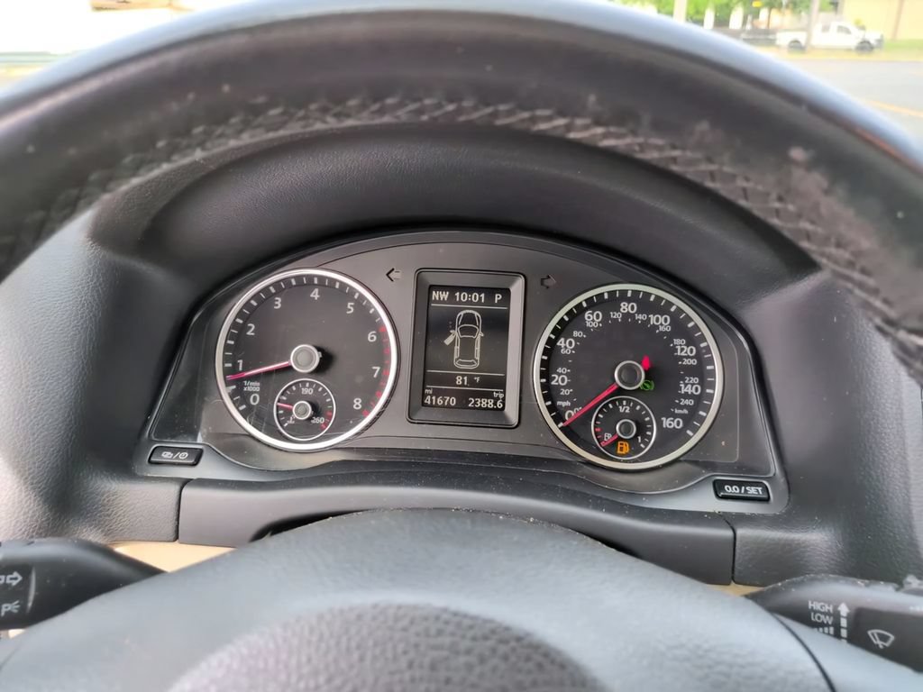 Used 2017 Volkswagen Tiguan SEL FWD image 23