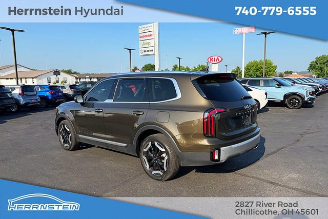 Used 2024 Kia Telluride EX w/ EX Captain's Chair Package AWD/4WD image 5