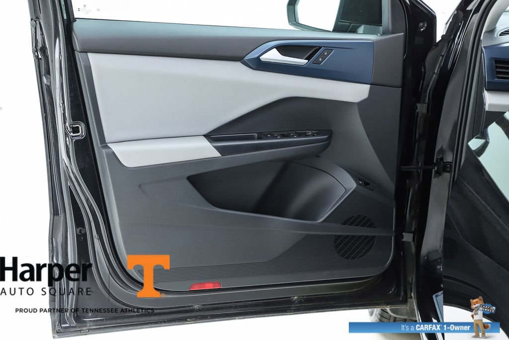 Used 2023 Volkswagen Taos SE w/ Panoramic Sunroof Package image 18
