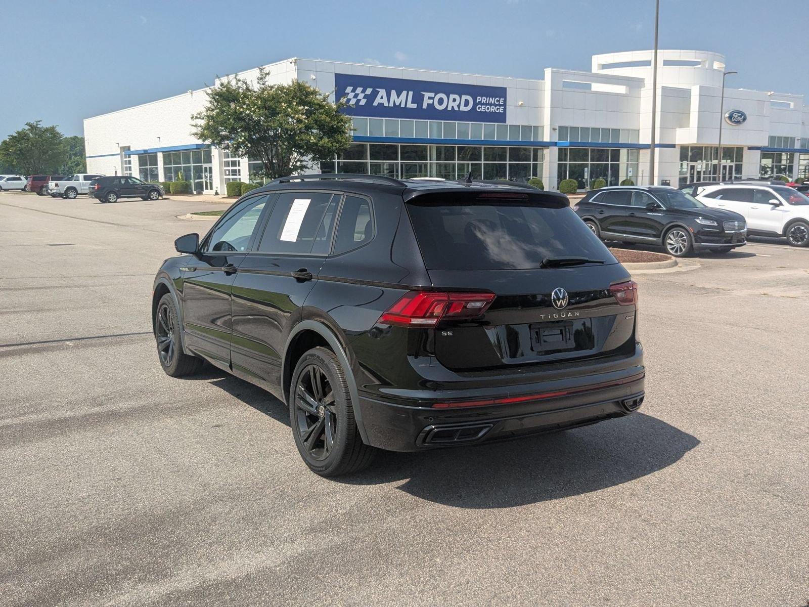 Used 2023 Volkswagen Tiguan SE R-Line AWD/4WD image 5