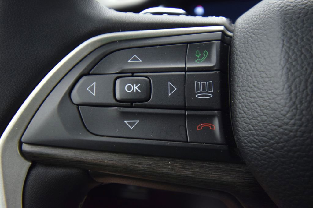 Used 2023 Jeep Grand Cherokee Limited w/ Luxury Tech Group II image 37