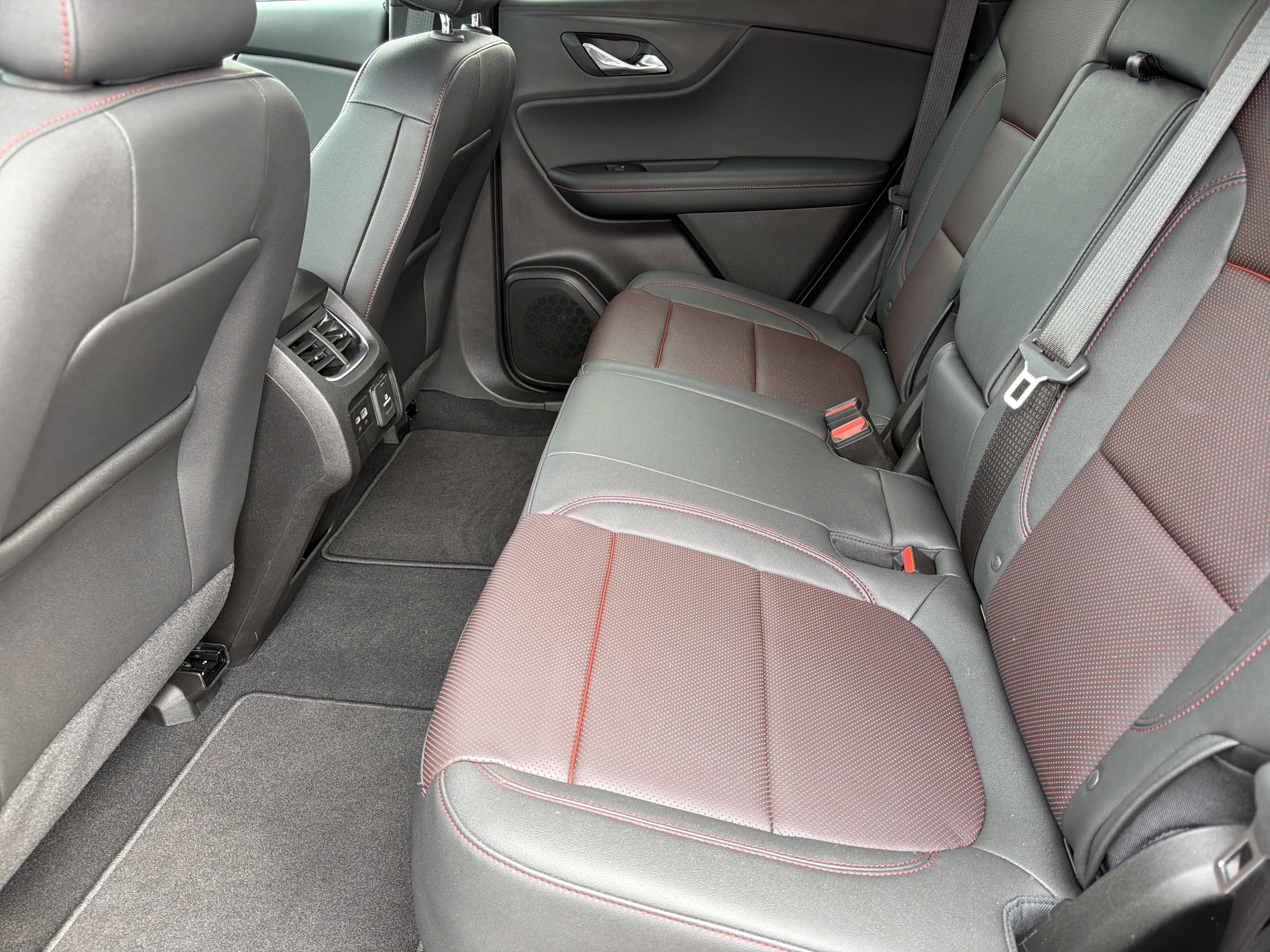 Used 2025 Chevrolet Blazer RS FWD image 25