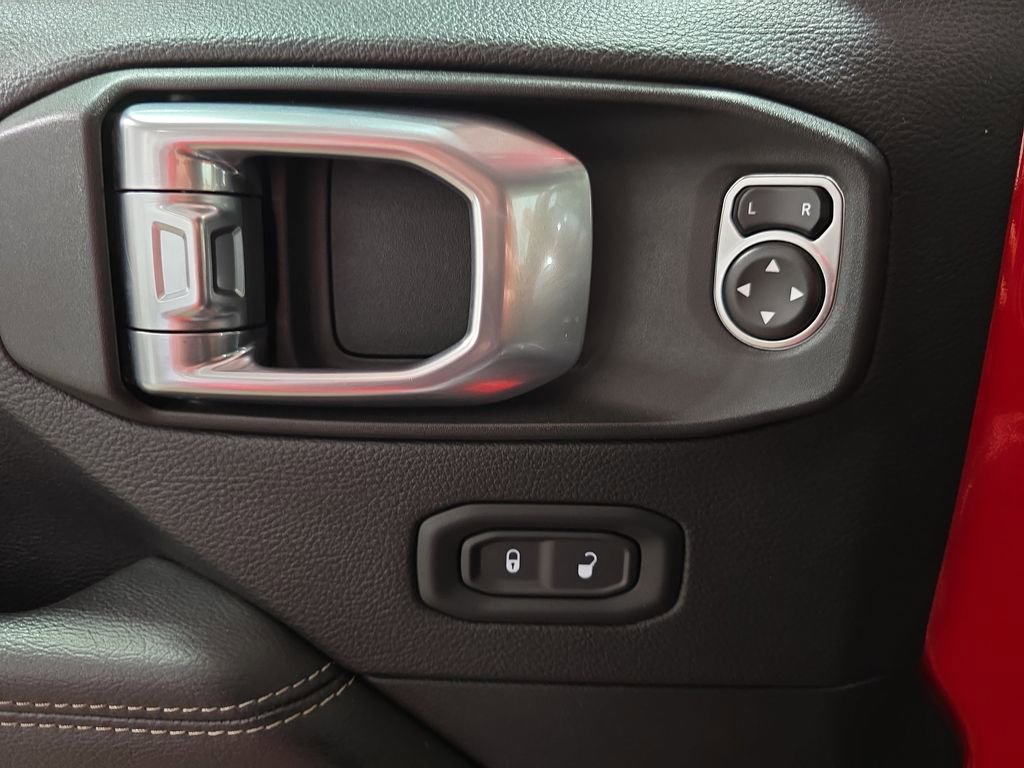Used 2019 Jeep Wrangler Unlimited Sahara w/ Advanced Safety Group AWD/4WD image 29