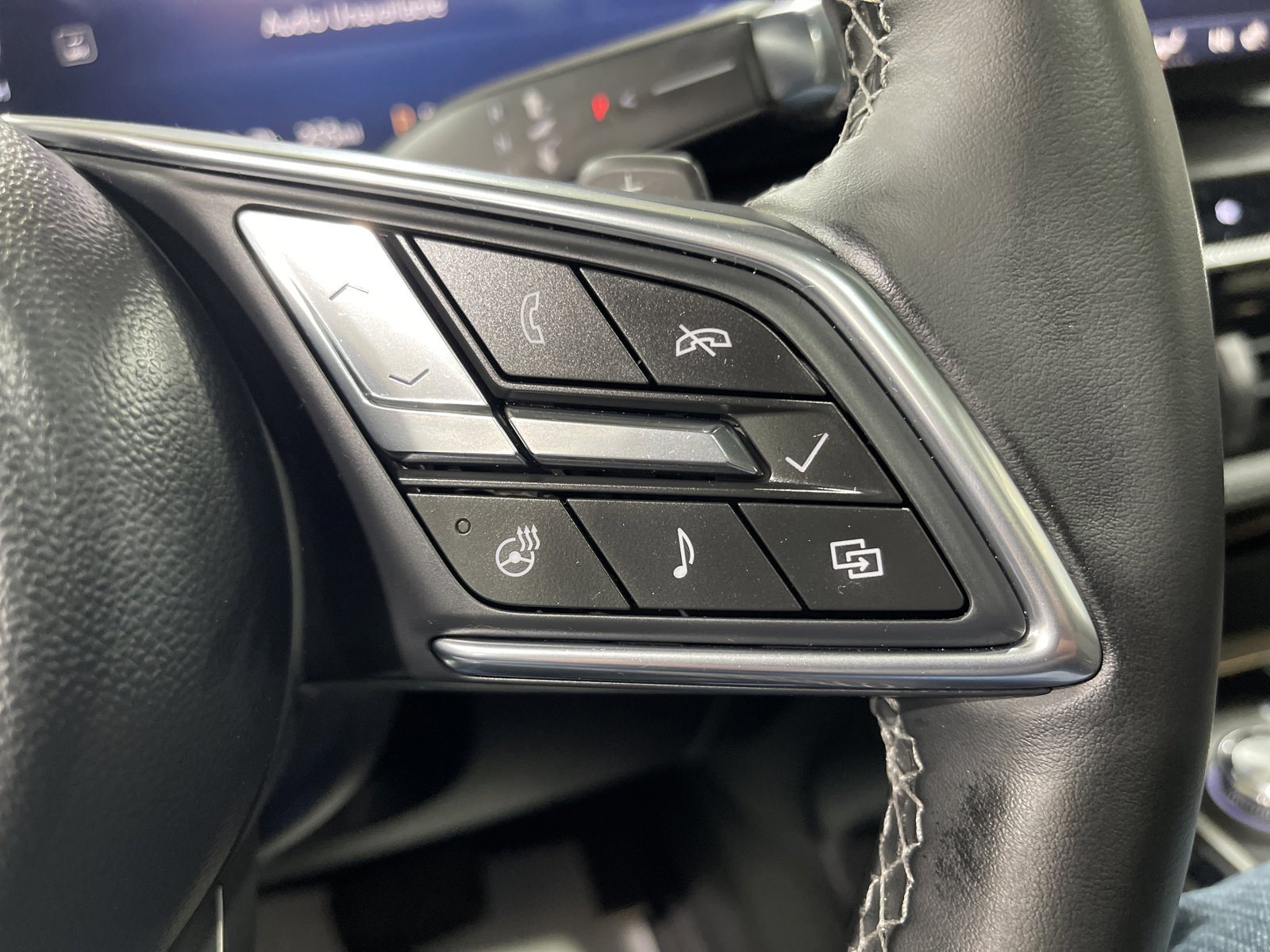 Used 2025 Buick Enclave Avenir w/ Trailering Package, 5000 lbs. AWD/4WD image 29