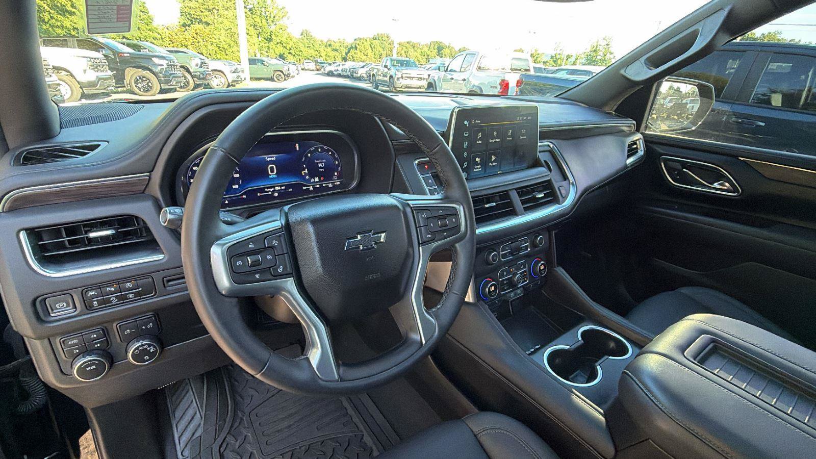 Used 2023 Chevrolet Tahoe Z71 w/ Luxury Package AWD/4WD image 5