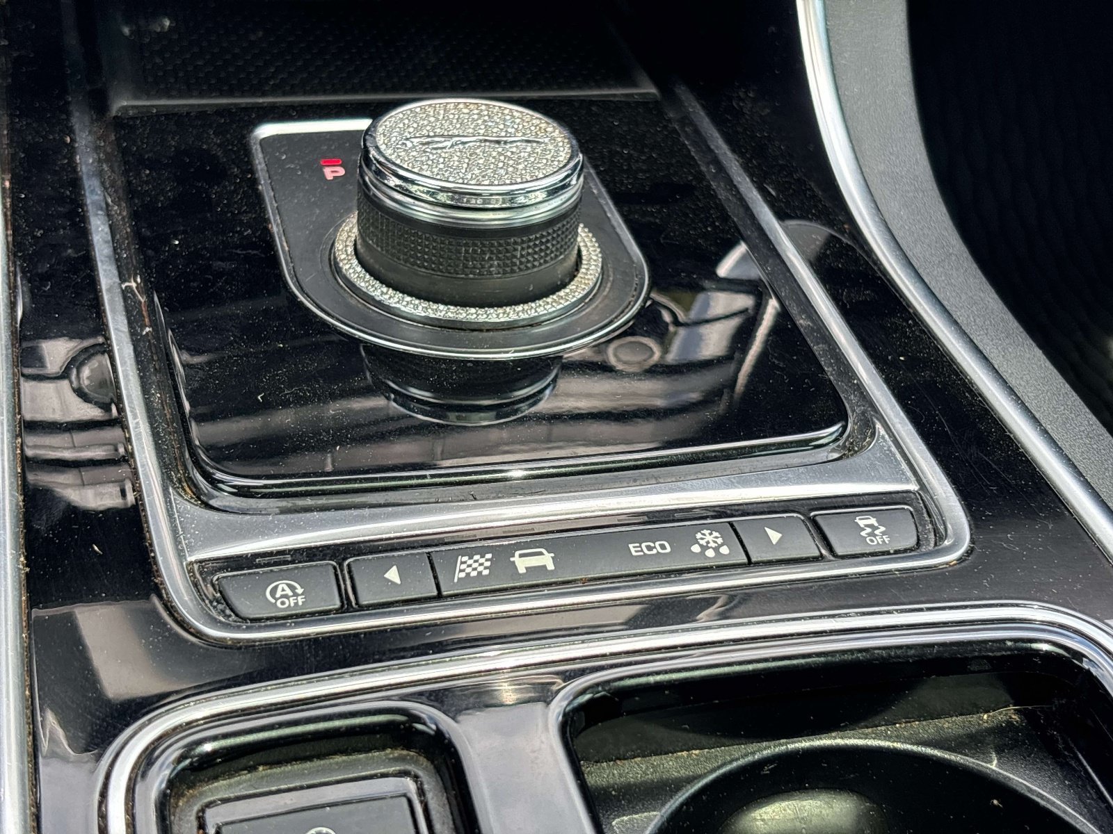 Used 2019 Jaguar XE RWD image 25