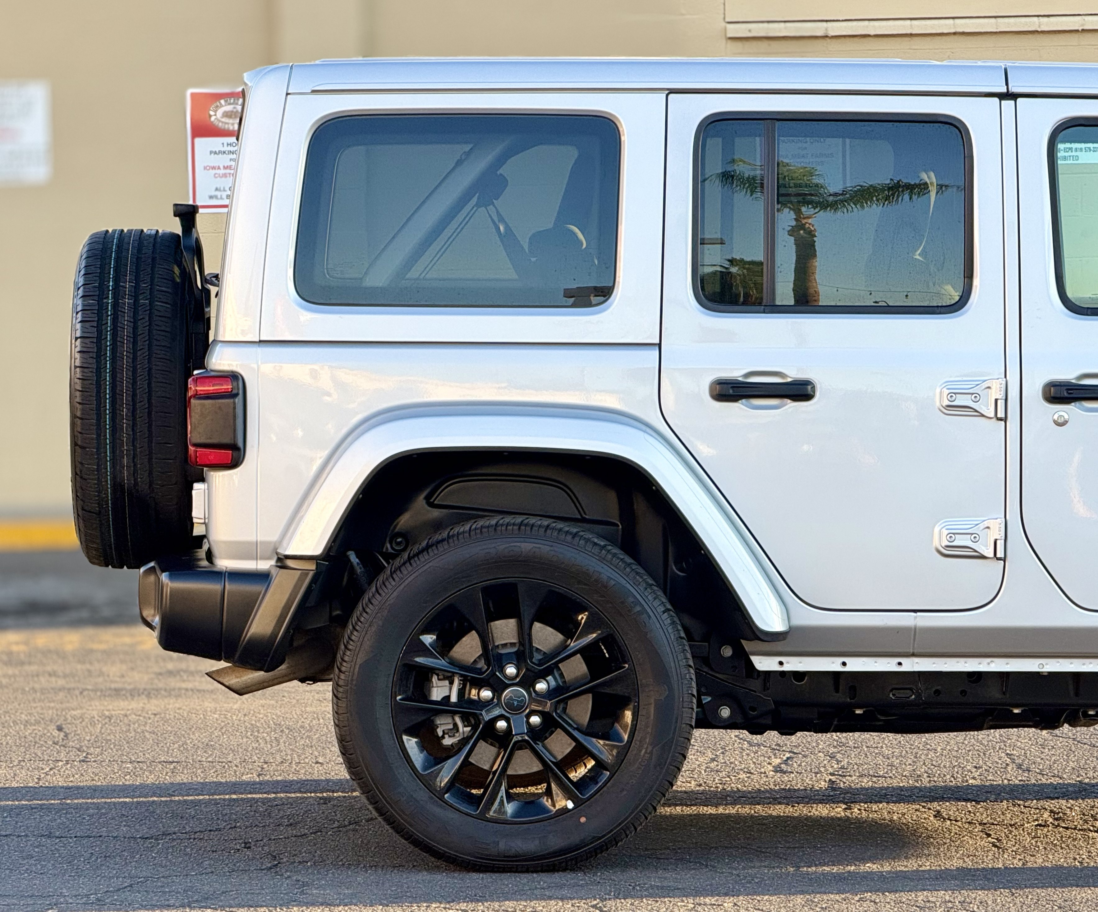 Used 2024 Jeep Wrangler Unlimited Sahara AWD/4WD image 13