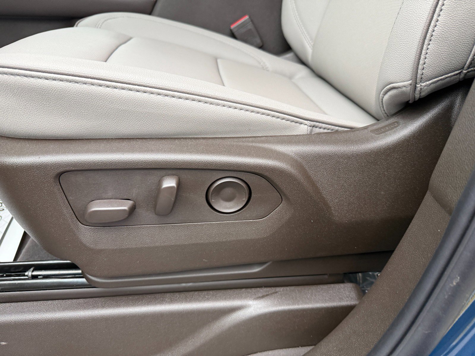 New 2026 GMC Yukon Elevation image 25