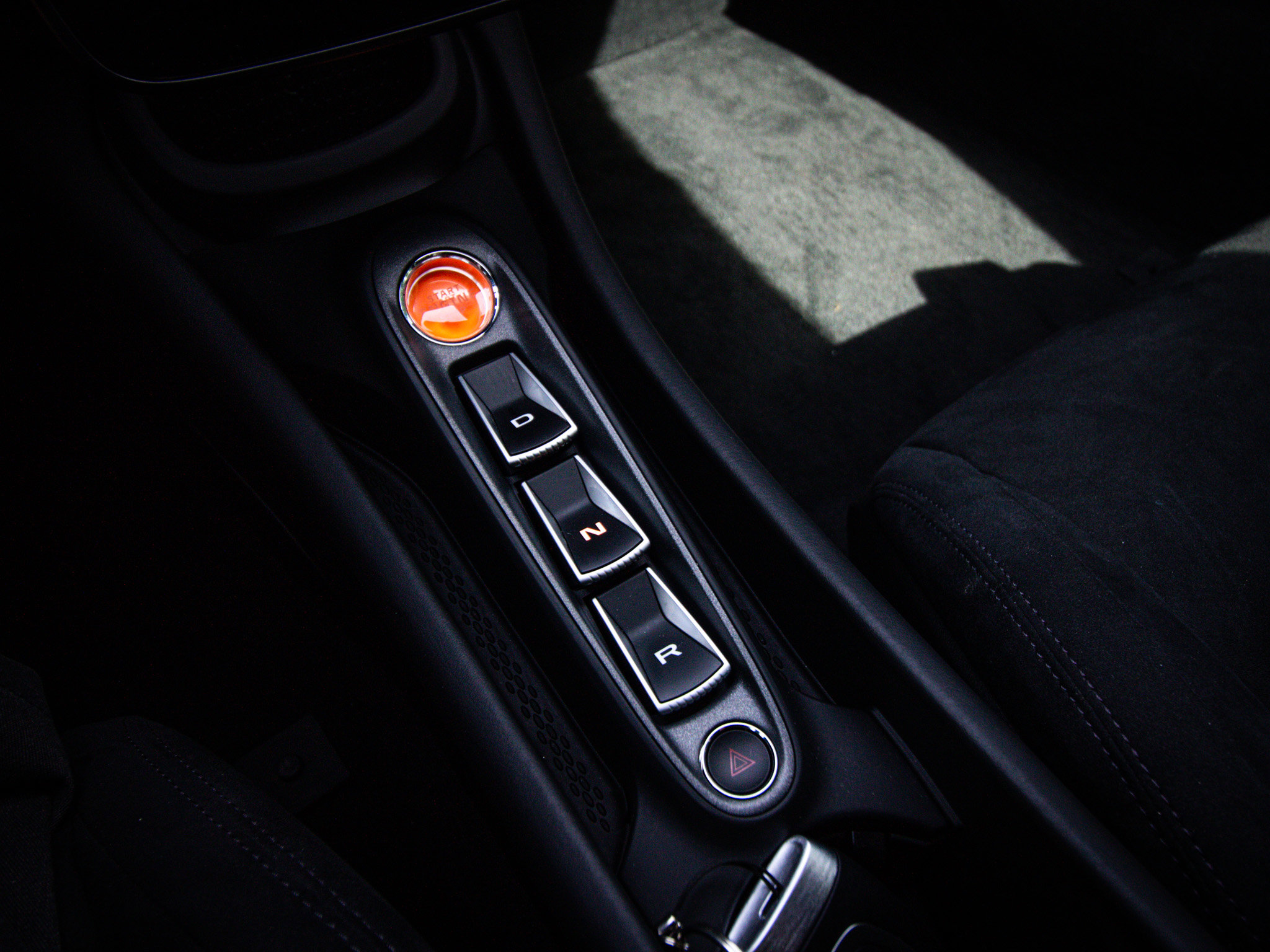 Used 2025 McLaren Artura RWD image 28