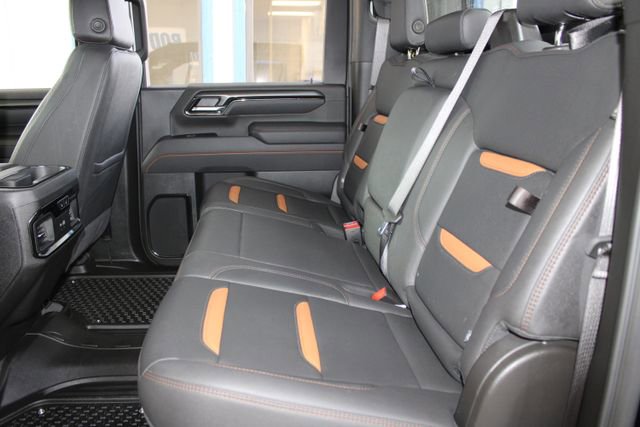 Used 2025 GMC Sierra 2500 AT4 image 28