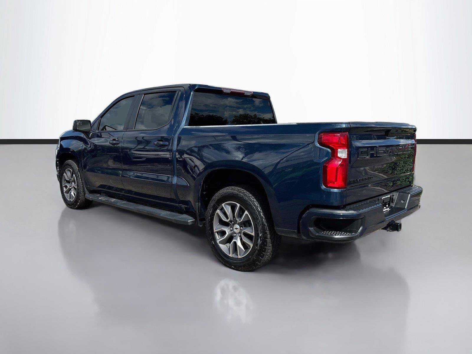 Used 2021 Chevrolet Silverado 1500 RST w/ LPO, Dark Essentials Package RWD image 5