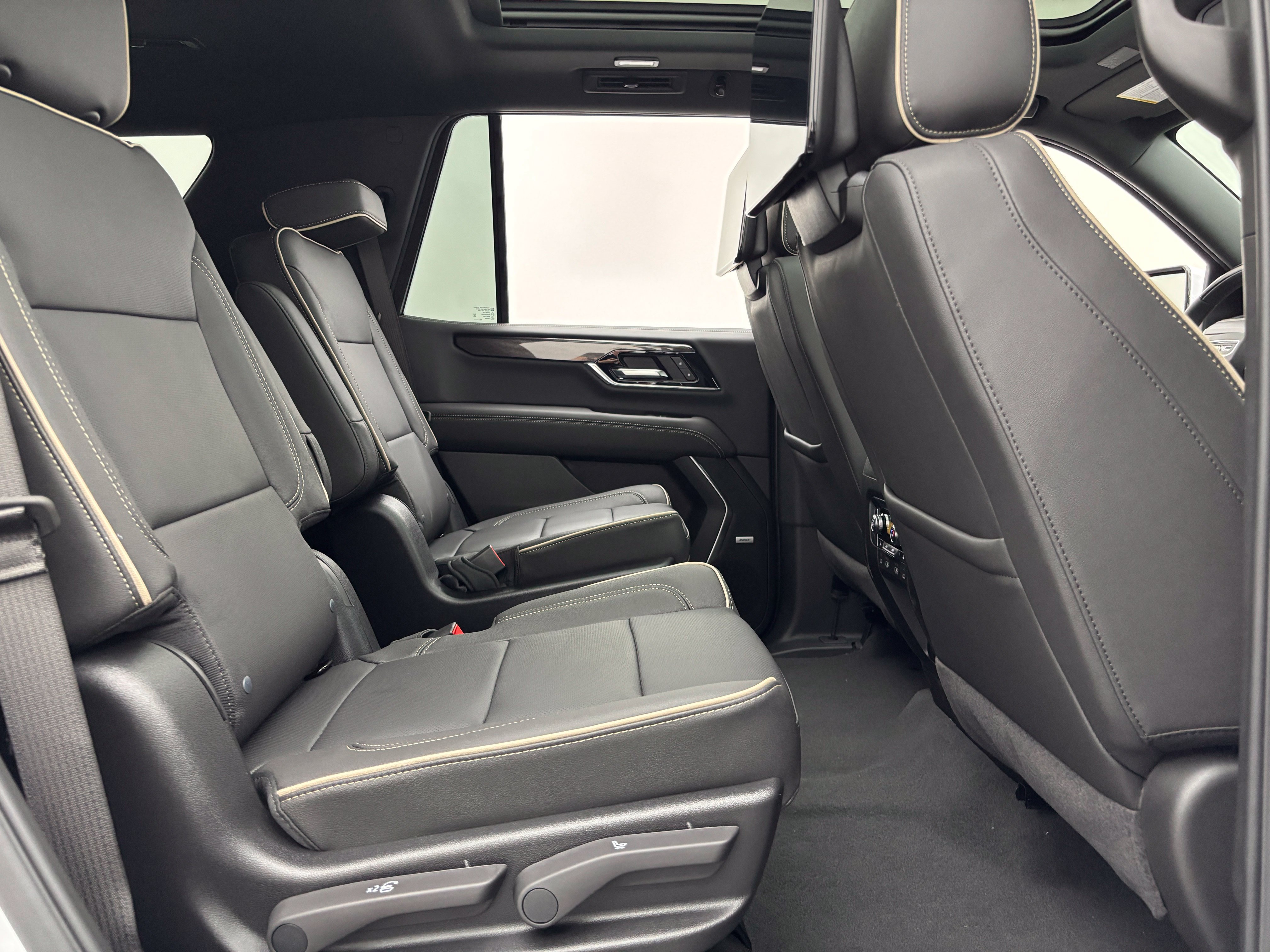 New 2026 GMC Yukon Elevation w/ Elevation Premium Package AWD/4WD image 43