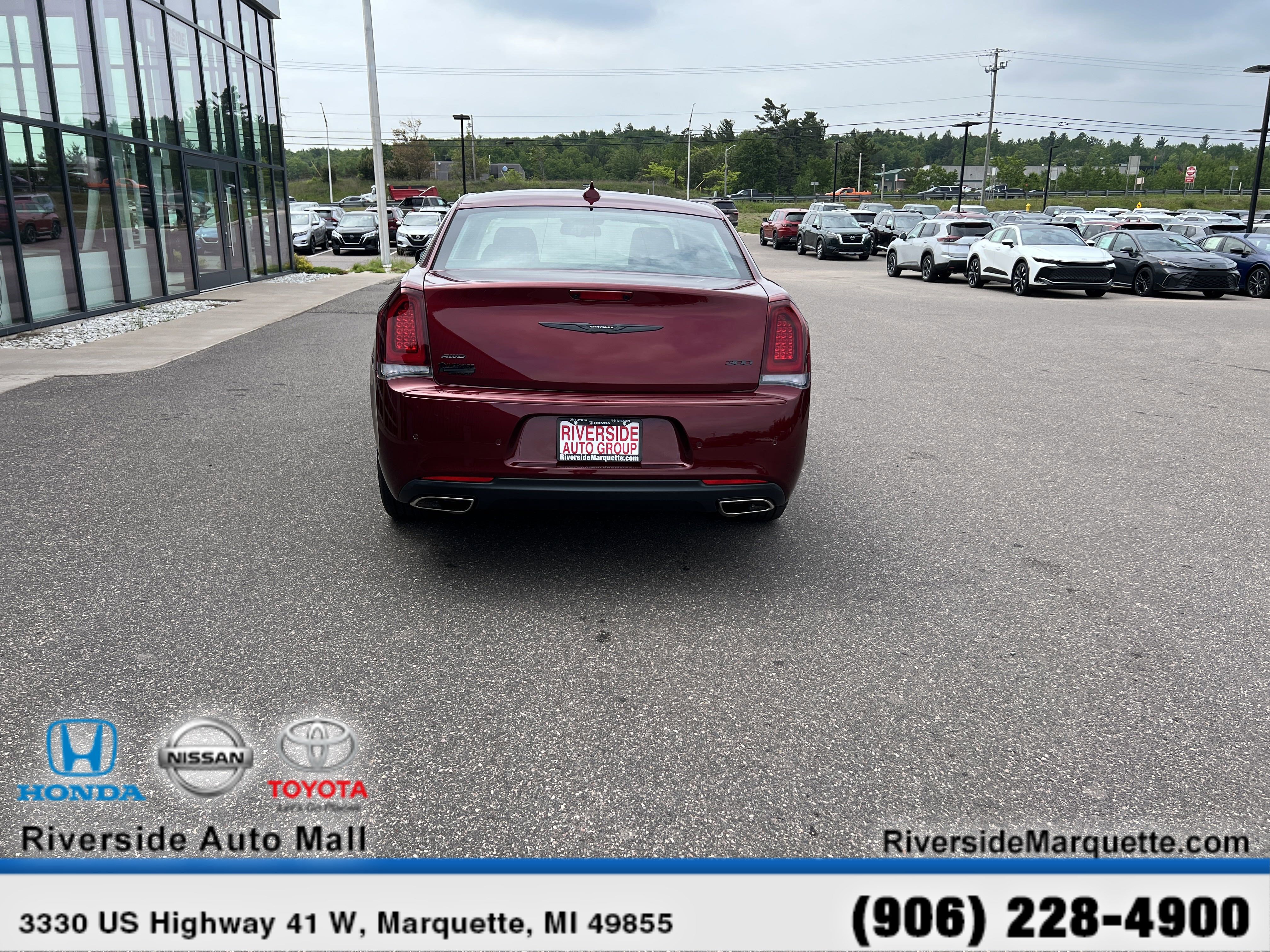 Used 2023 Chrysler 300 Touring L w/ Comfort Group image 7