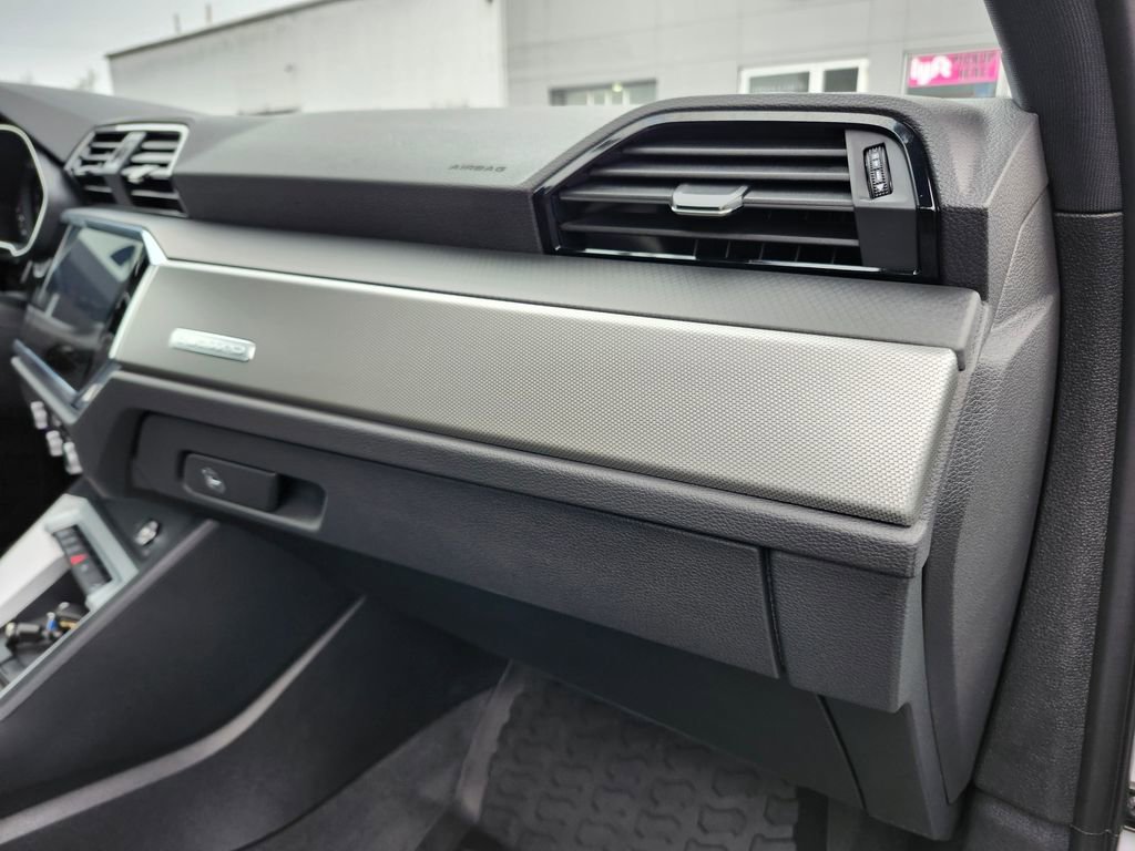 Certified 2025 Audi Q3 2.0T Premium w/ Convenience Package image 13