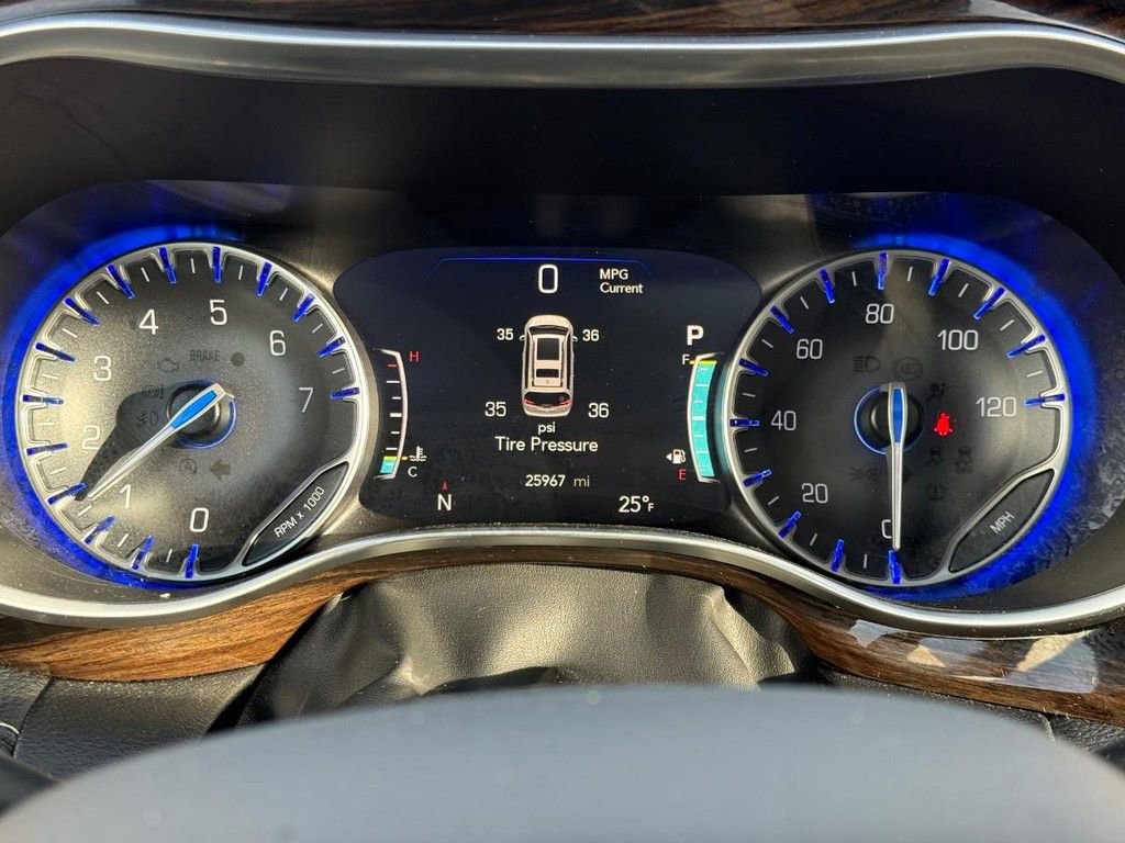 Used 2024 Chrysler Pacifica Limited w/ Uconnect Theater Family Group image 22