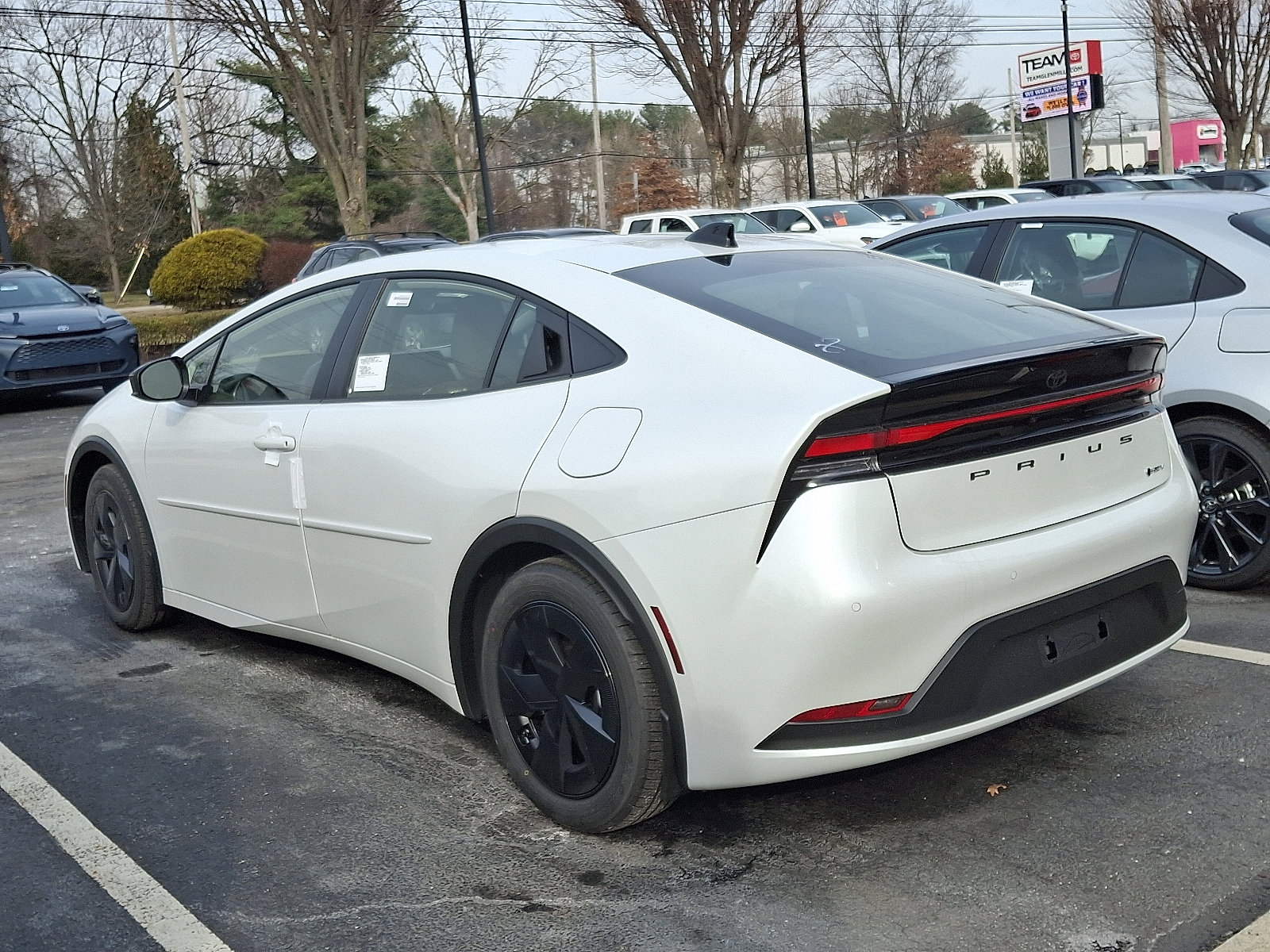 New 2026 Toyota Prius LE FWD image 3