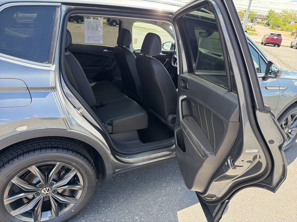 Used 2023 Volkswagen Tiguan SE FWD image 18