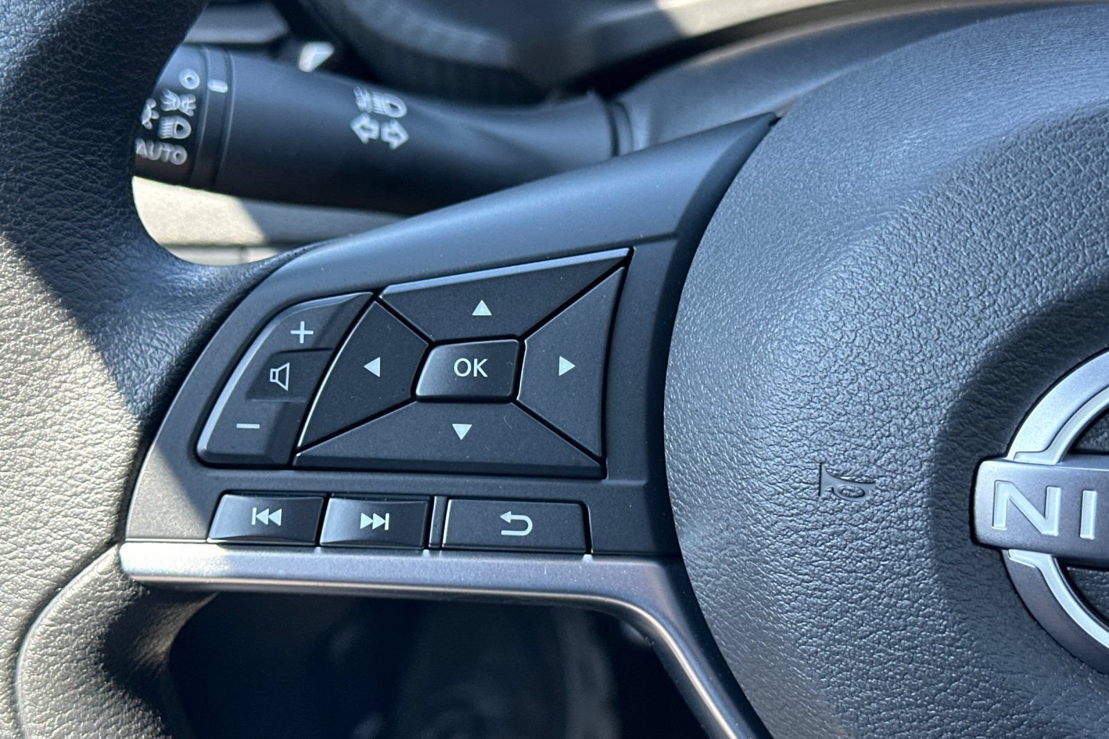 Used 2025 Nissan Sentra SV FWD image 28