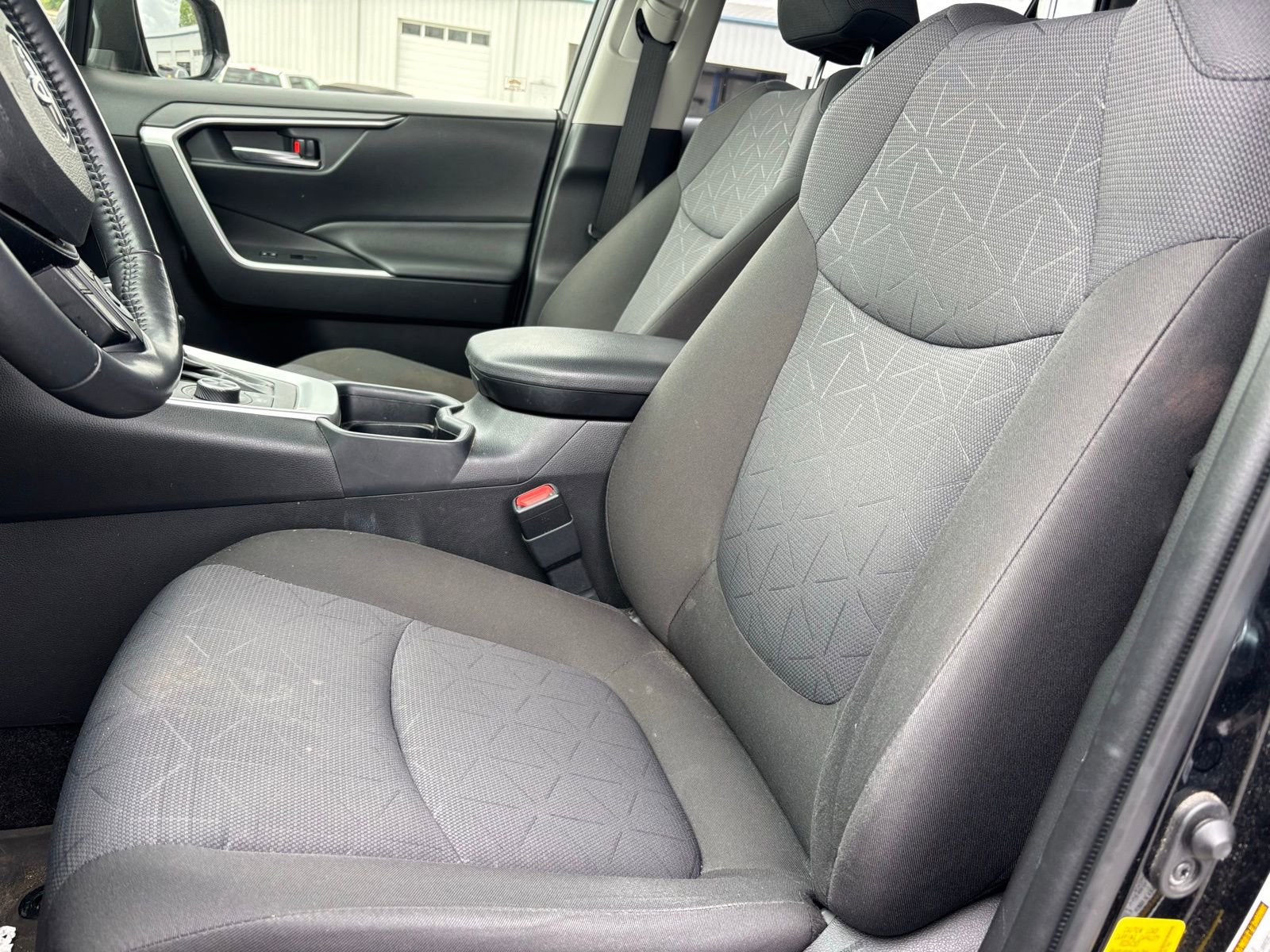 Used 2020 Toyota RAV4 XLE w/ Convenience Package image 10